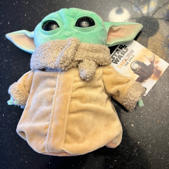 Star Wars ‘Baby Yoda’ Plush Toy - Picture 4 of 4